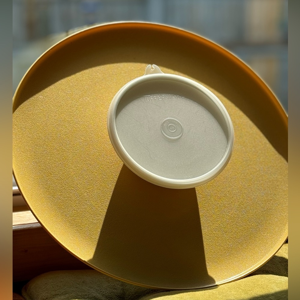 Vintage Tupperware Chip Dip Bowl DIP 'N SERVE Tray Harvest Yellow Gold Lid 492-2